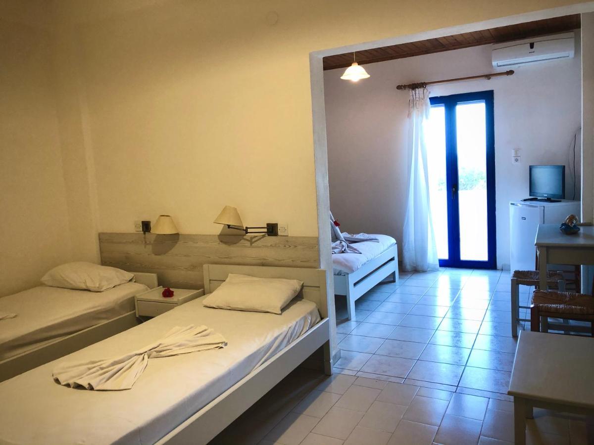 Flisvos Rooms Frangocastelo Екстер'єр фото